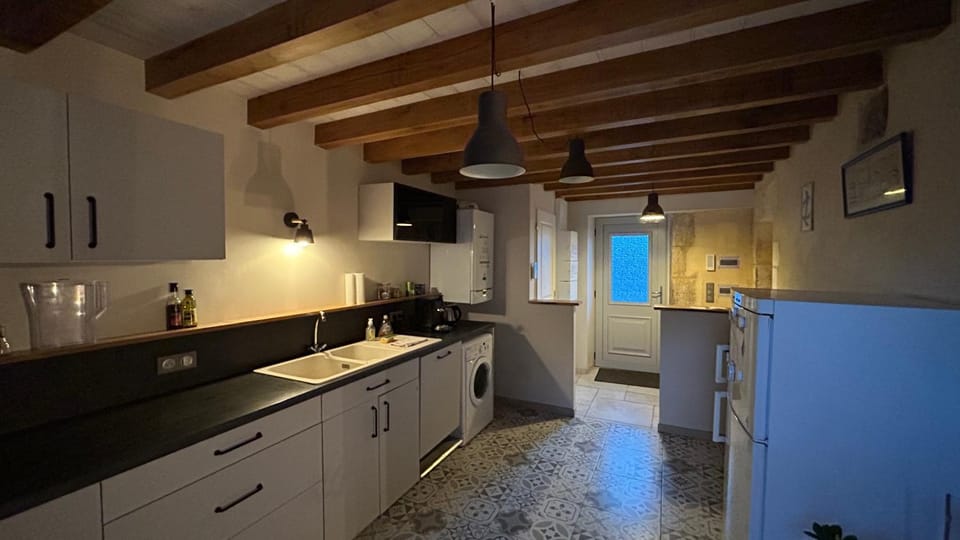 Kitchen or kitchenette, dishwasher, oven, pet friendly, stove, washing machine