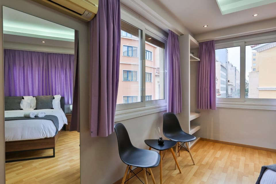 Bed, Photo of the whole room, Seating area, Bedroom
