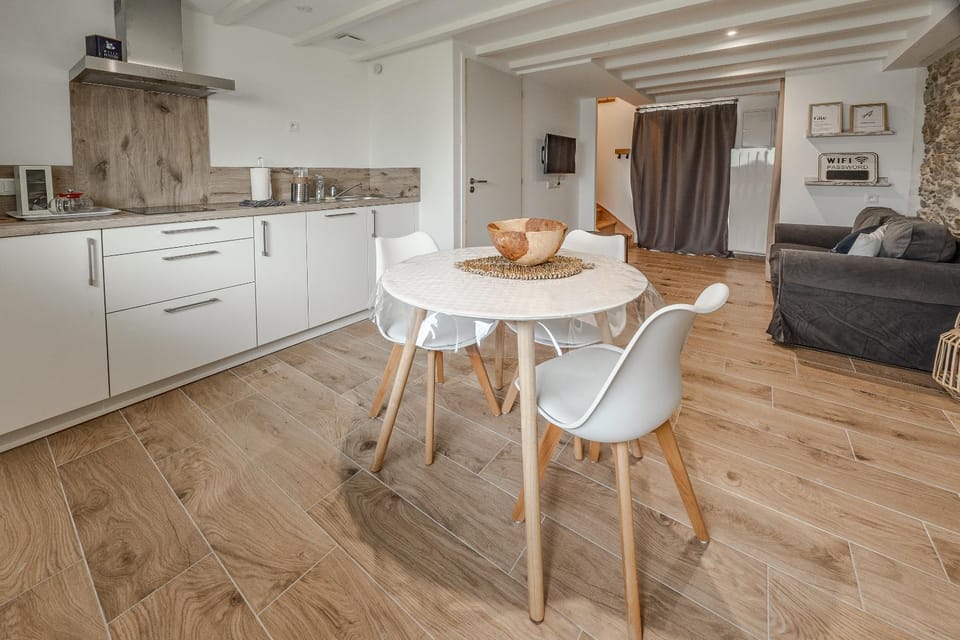 Kitchen or kitchenette, Dining area, Communal kitchen, stove, stove, kitchen, kitchen