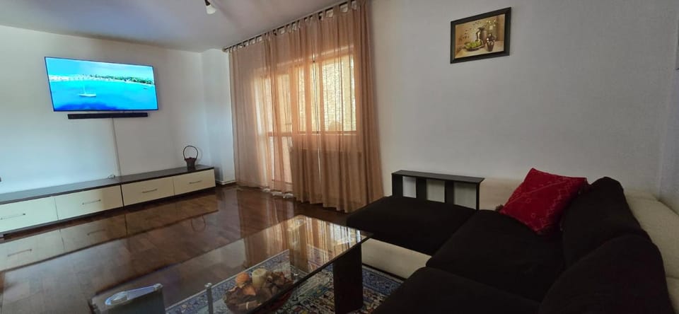 TV and multimedia, Living room, Seating area, air conditioner
