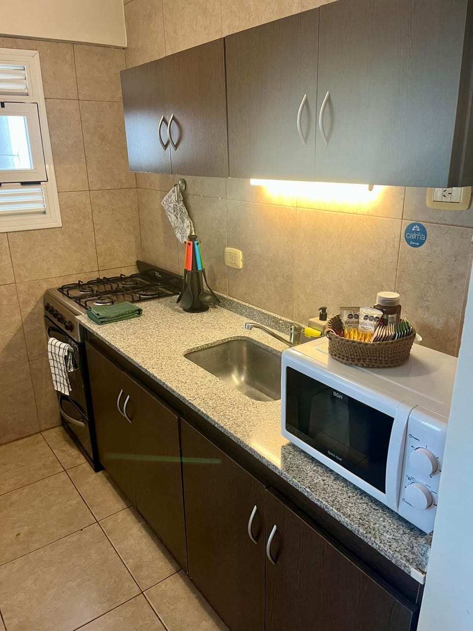 Kitchen or kitchenette, microwave, stove