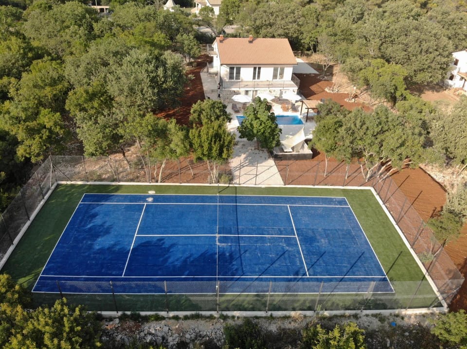 Tennis court