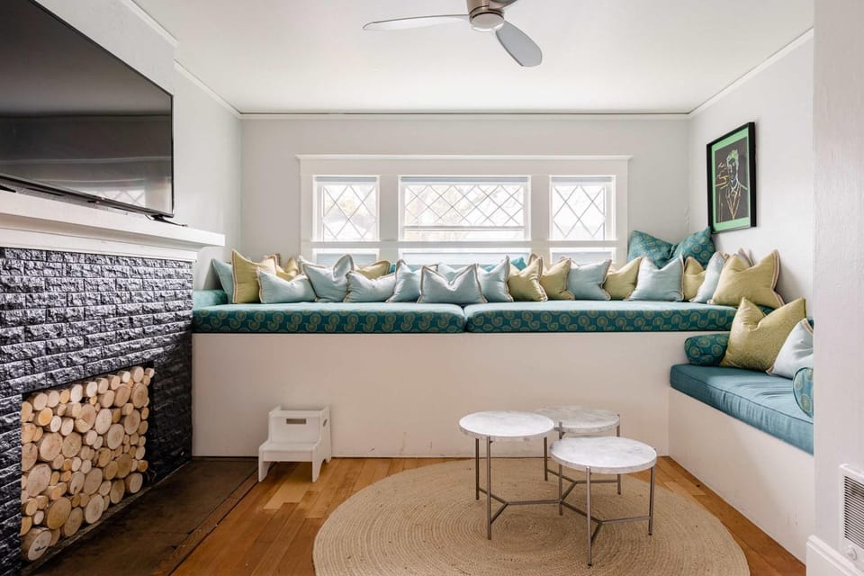 Stay Portland - PDX Art Deco Lounge - Local Eateries, Bars & Shops Apartment in Portland