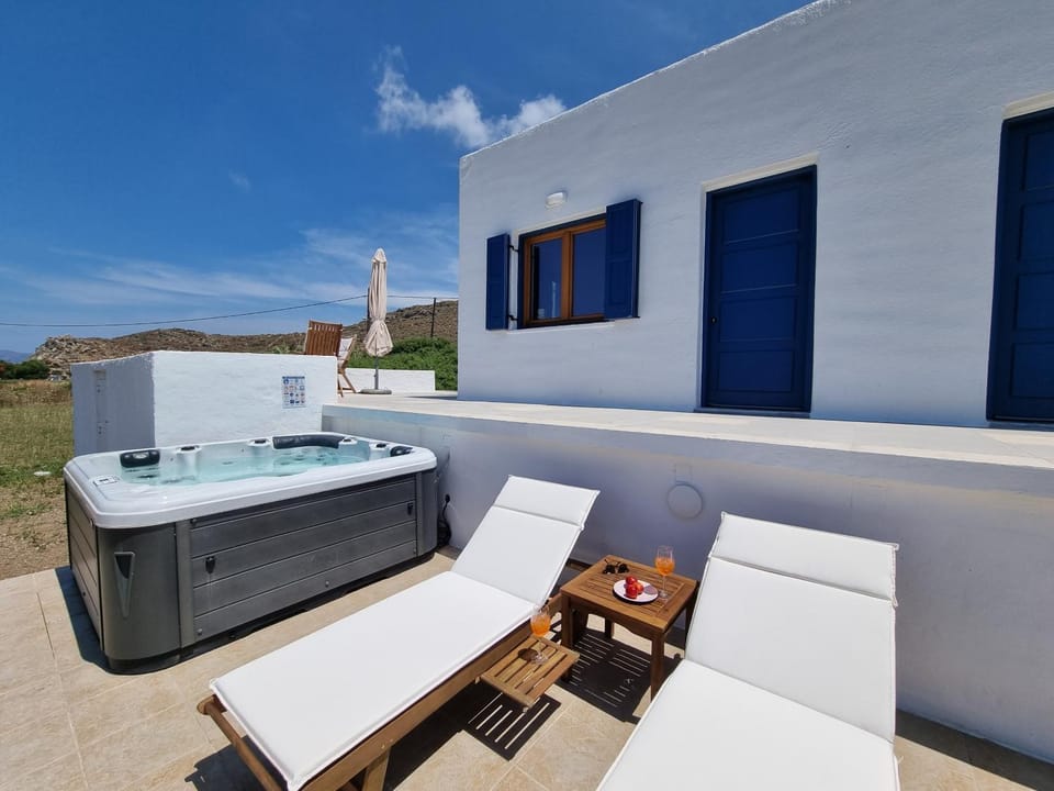 Patio, Natural landscape, Hot Tub, Seating area, sunbed