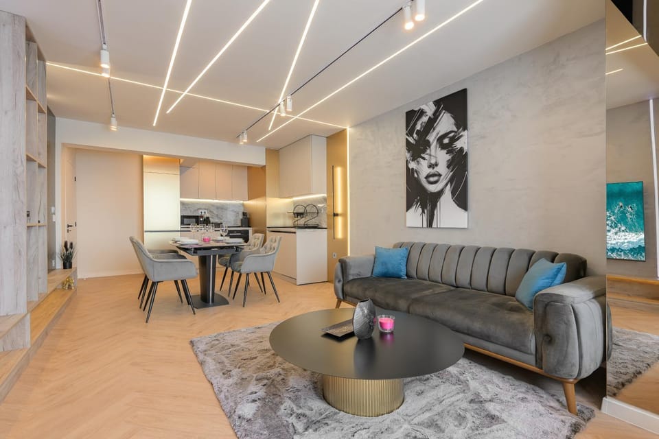 Kitchen or kitchenette, Living room, Seating area, Dining area