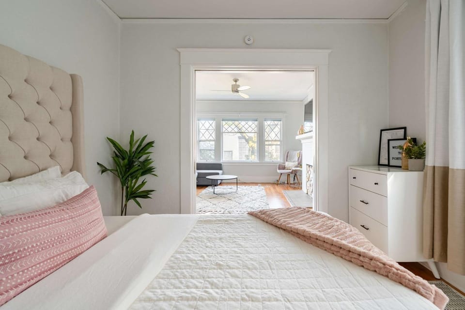 Stay Portland - Sunnyside Wonderland- Coffee Shops, Bars & Parks Apartment in Portland
