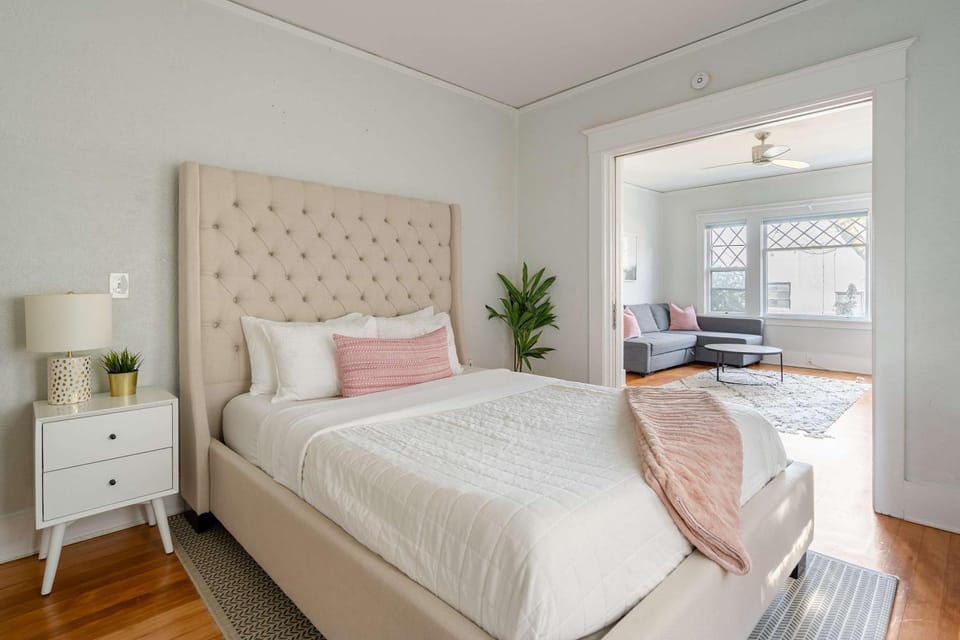 Stay Portland - Sunnyside Wonderland- Coffee Shops, Bars & Parks Apartment in Portland