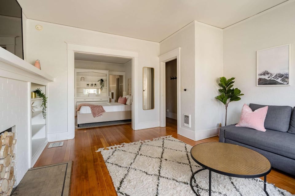 Stay Portland - Sunnyside Wonderland- Coffee Shops, Bars & Parks Apartment in Portland