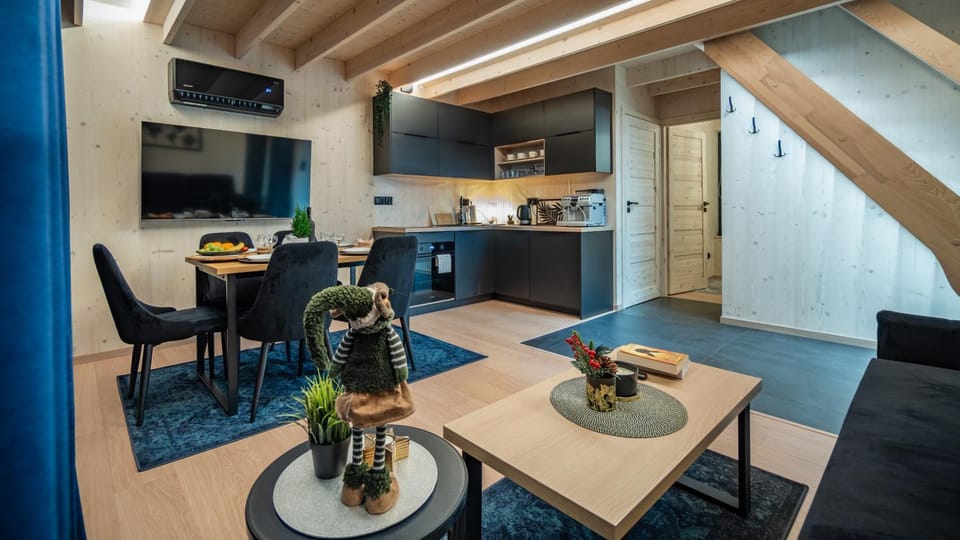 TV and multimedia, Kitchen or kitchenette, Living room, Seating area