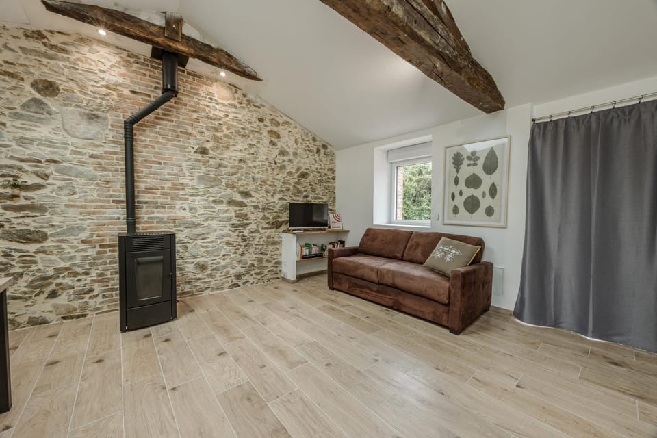 TV and multimedia, Living room, Bedroom, fireplace, fireplace, internet, internet
