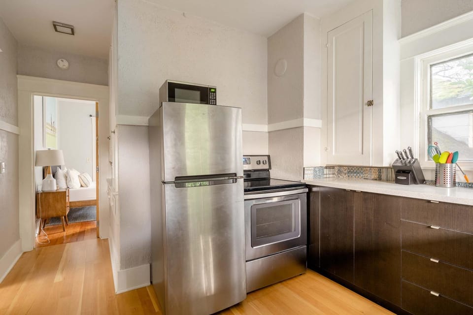 Stay Portland - Portland Classic - Parks, Eateries & Local Shops Apartment in Portland