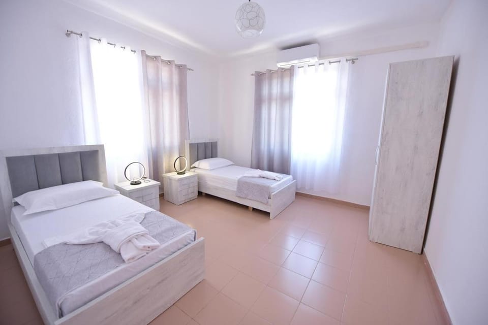 Bed, Bedroom, towels, wardrobe