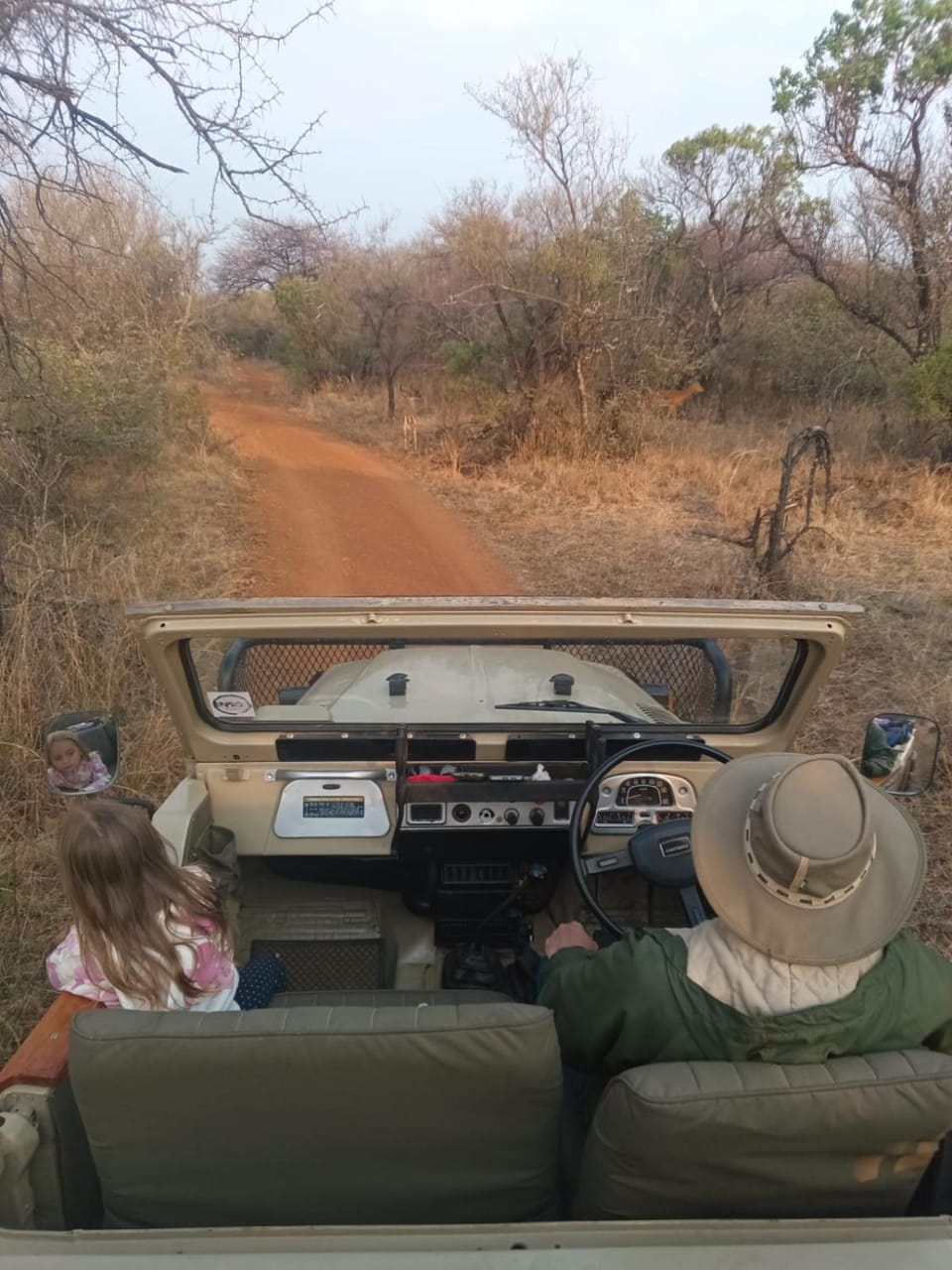 Romantic Hot Tub Retreat - 33 Dinokeng, Big 5 reserve Farm Stay in Gauteng