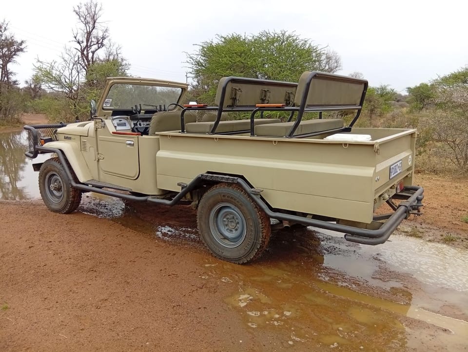 Romantic Hot Tub Retreat - 33 Dinokeng, Big 5 reserve Farm Stay in Gauteng