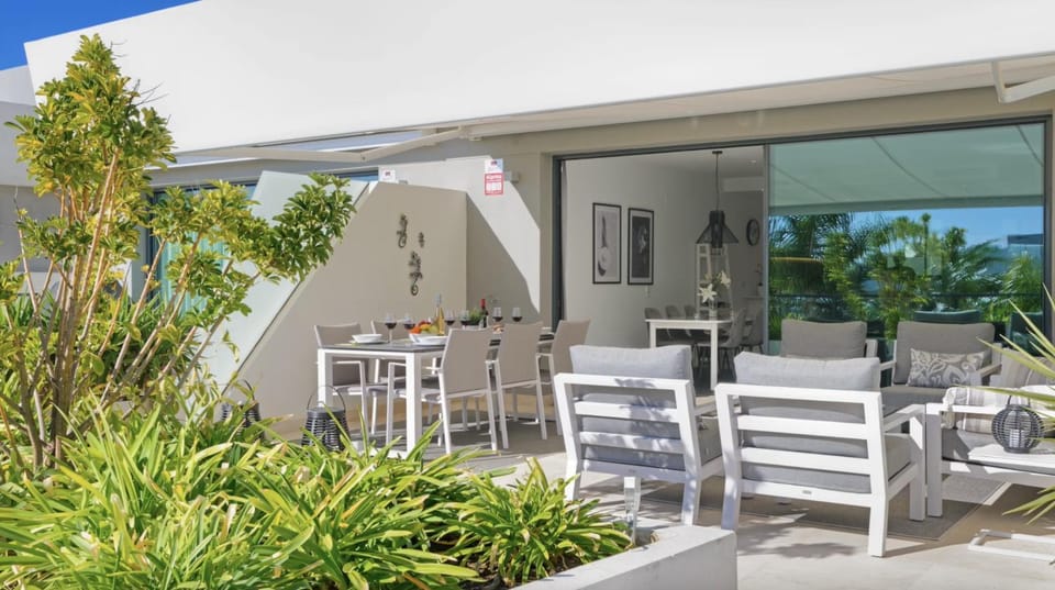 Patio, View (from property/room), Balcony/Terrace, Seating area, Dining area
