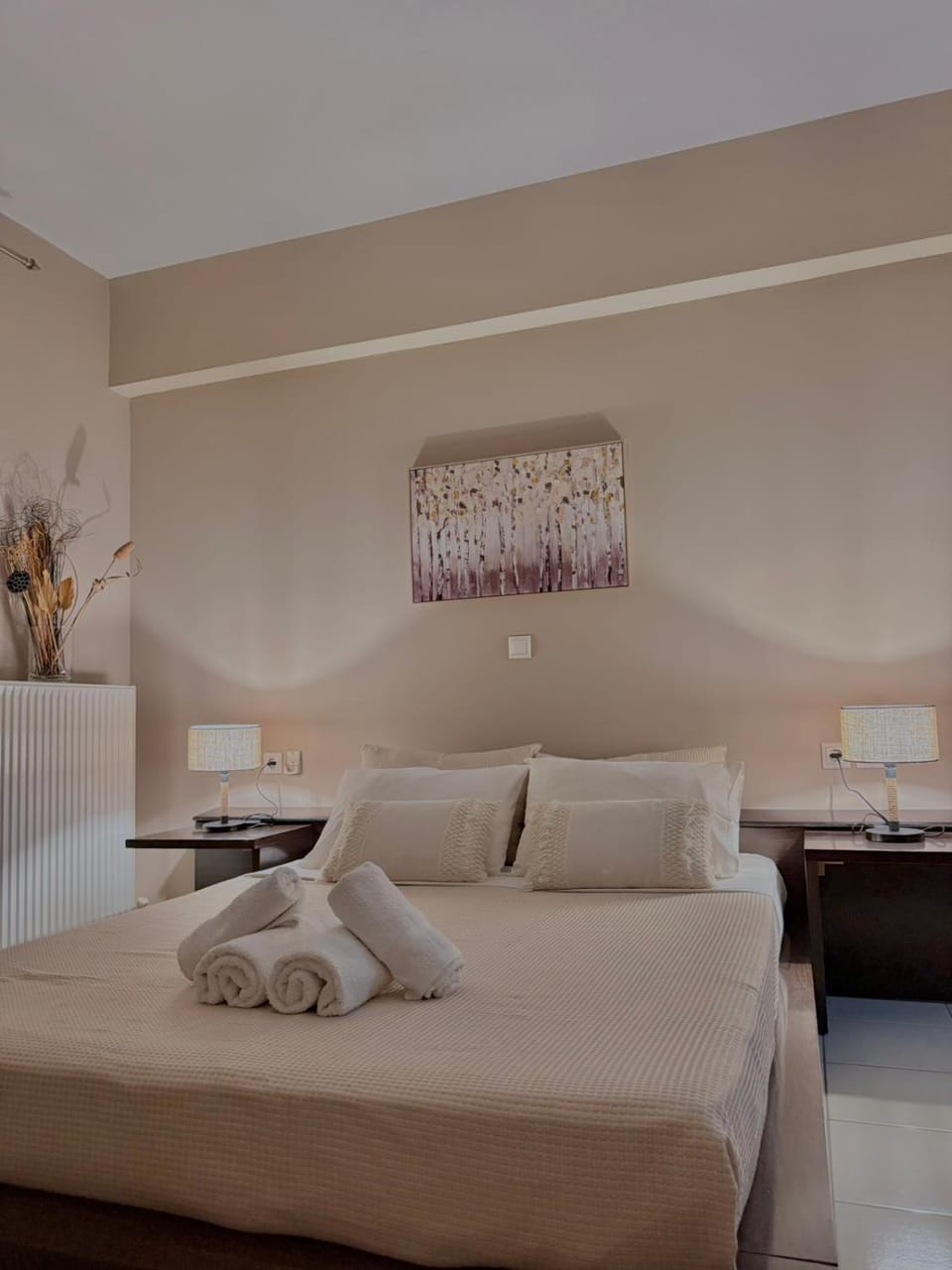 Bed, Photo of the whole room, Bedroom, towels