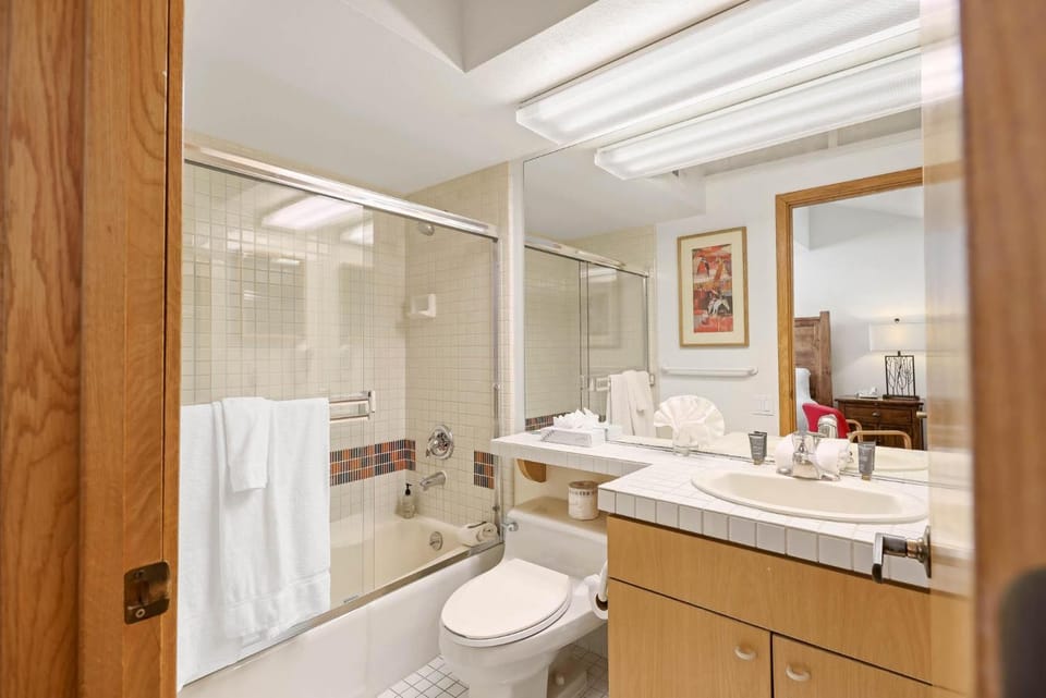 Palisades Tahoe Lodge Rentals Studio Loft #338 Apartment in Palisades Tahoe (Olympic Valley)