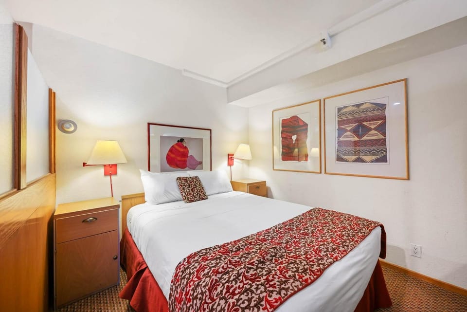 Palisades Tahoe Lodge Rentals Studio Loft #338 Apartment in Palisades Tahoe (Olympic Valley)