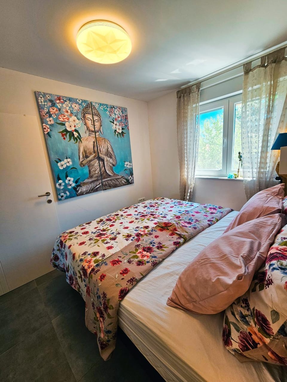 Bed, Photo of the whole room, Bedroom