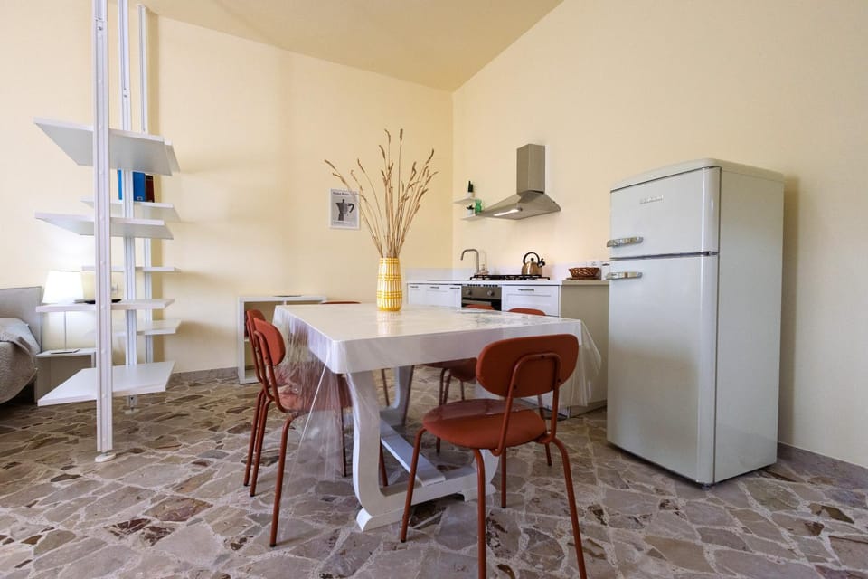 Kitchen or kitchenette, Living room, Dining area, oven