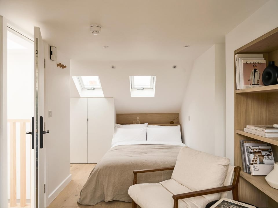 Bed, Photo of the whole room, Seating area, Bedroom, wardrobe