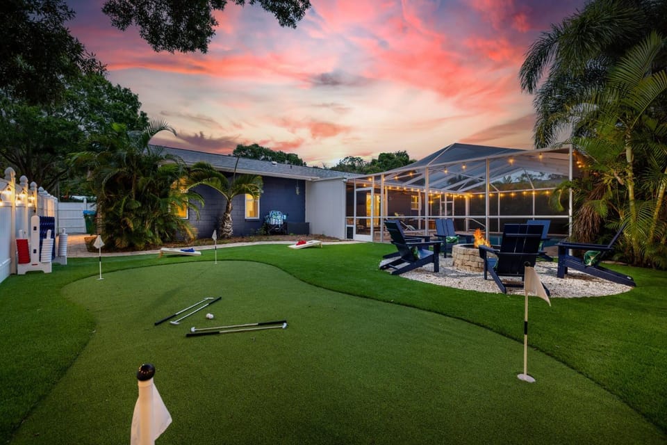 Epic Indoor Slide Pool&Hot Tub Mini Golf Fire Pit House in Seminole