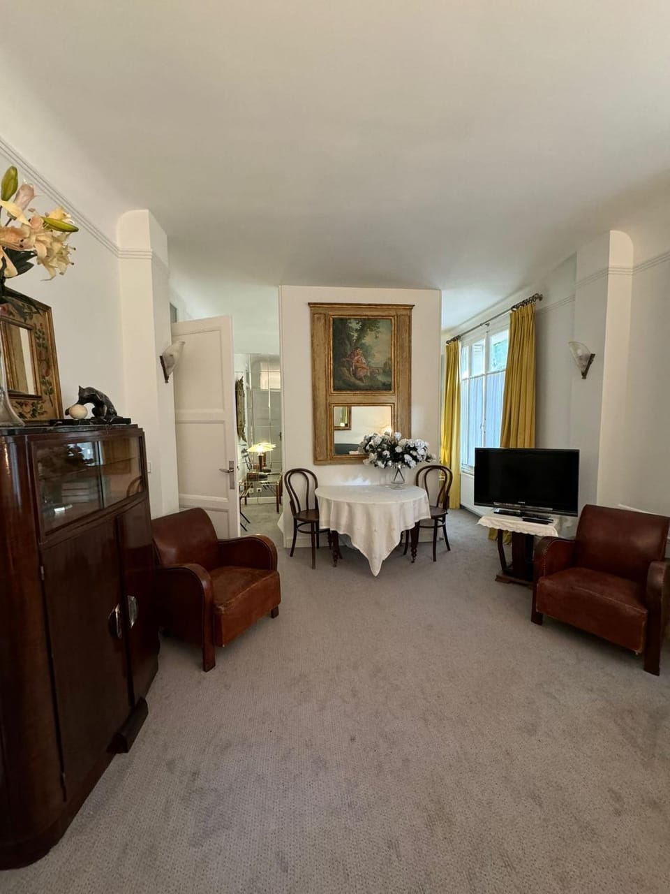Living room, Seating area, Dining area