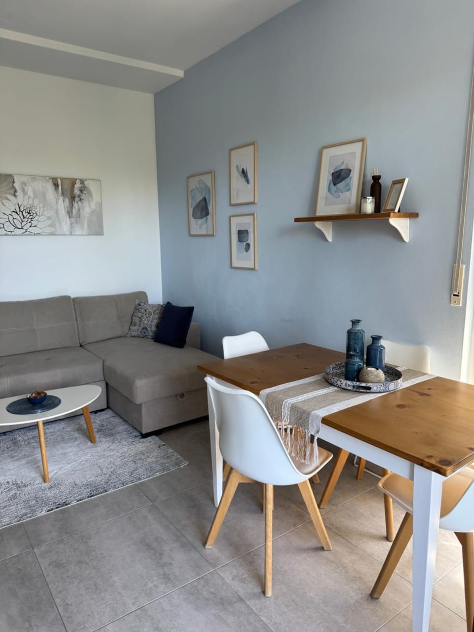 Living room, Dining area