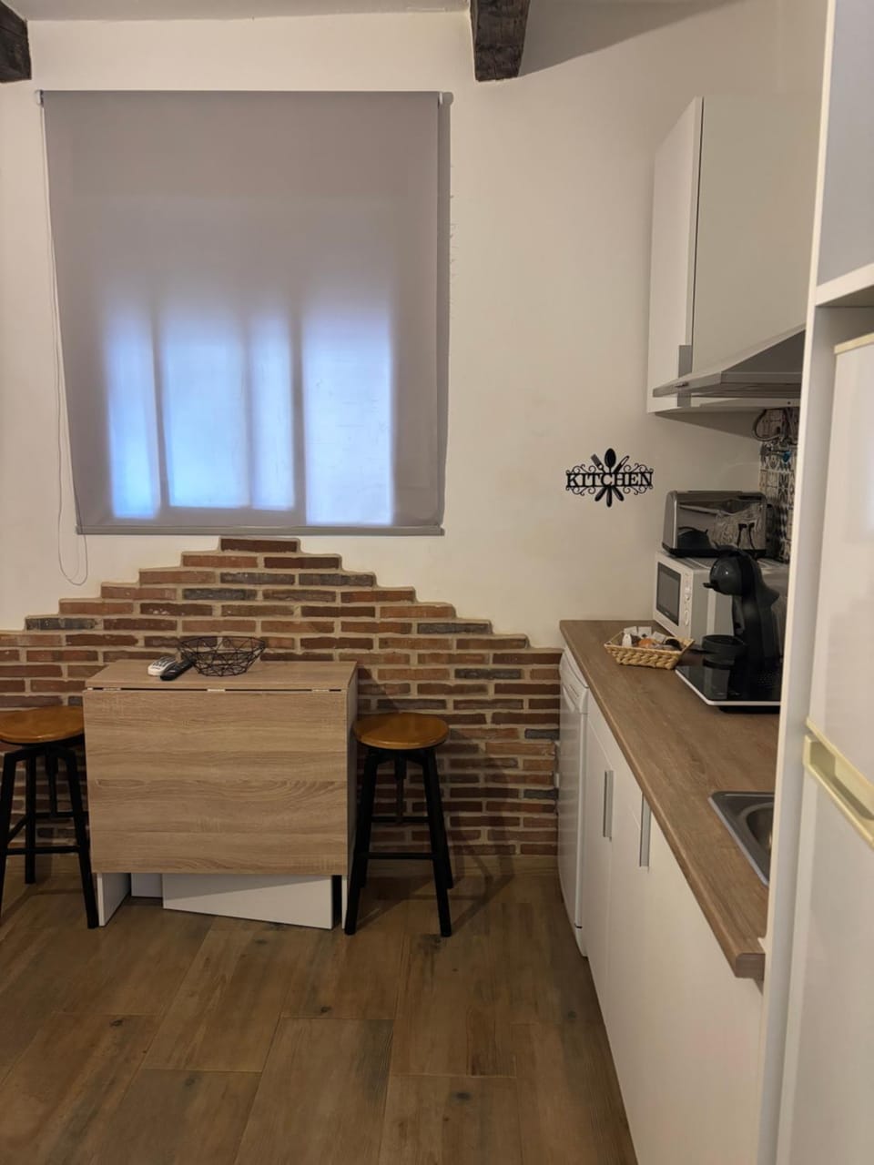 Coffee/tea facilities, Kitchen or kitchenette, stove, toaster