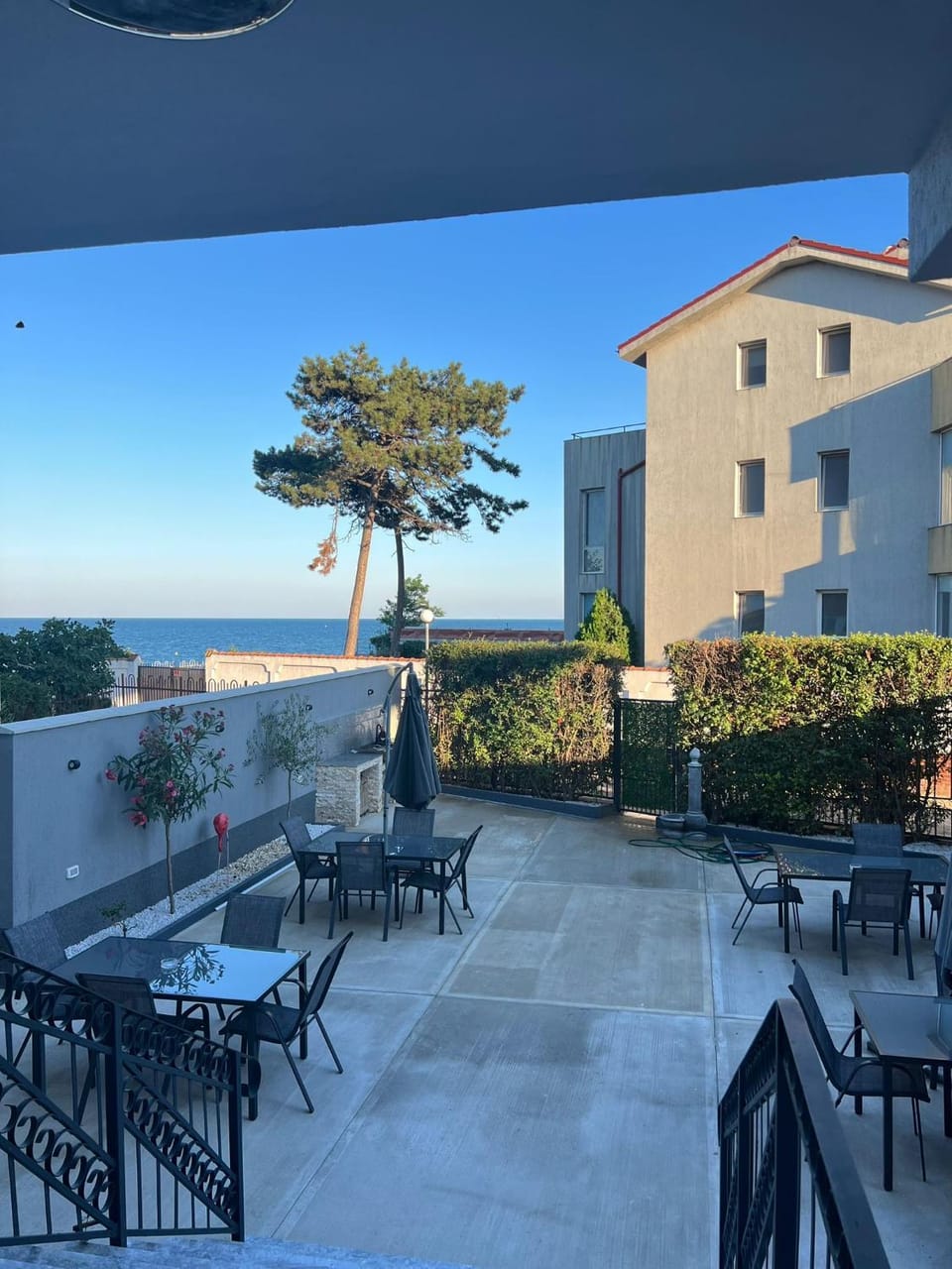 Property building, Garden, Balcony/Terrace