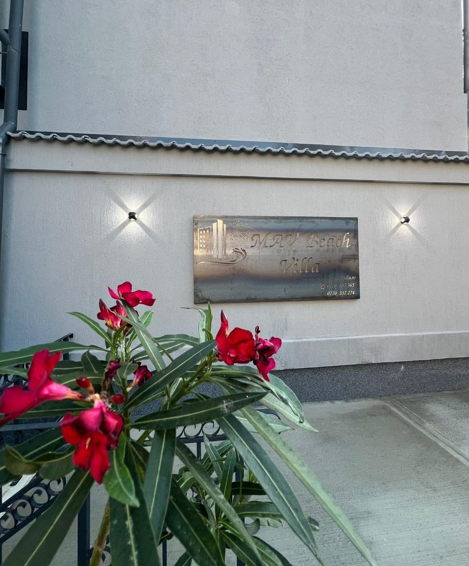 Property building, Garden, Balcony/Terrace
