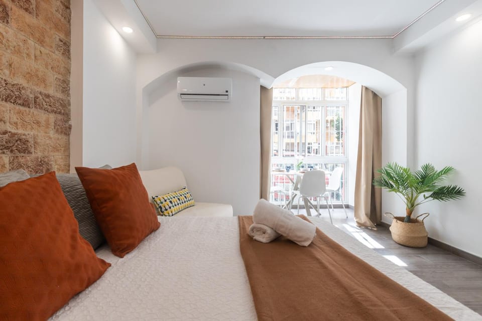 Bed, Photo of the whole room, Bedroom, internet, air conditioner