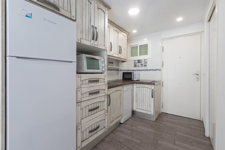 Kitchen or kitchenette, dishwasher, oven, stove, toaster