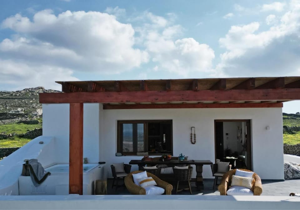 Day, Hot Tub, Balcony/Terrace, Seating area