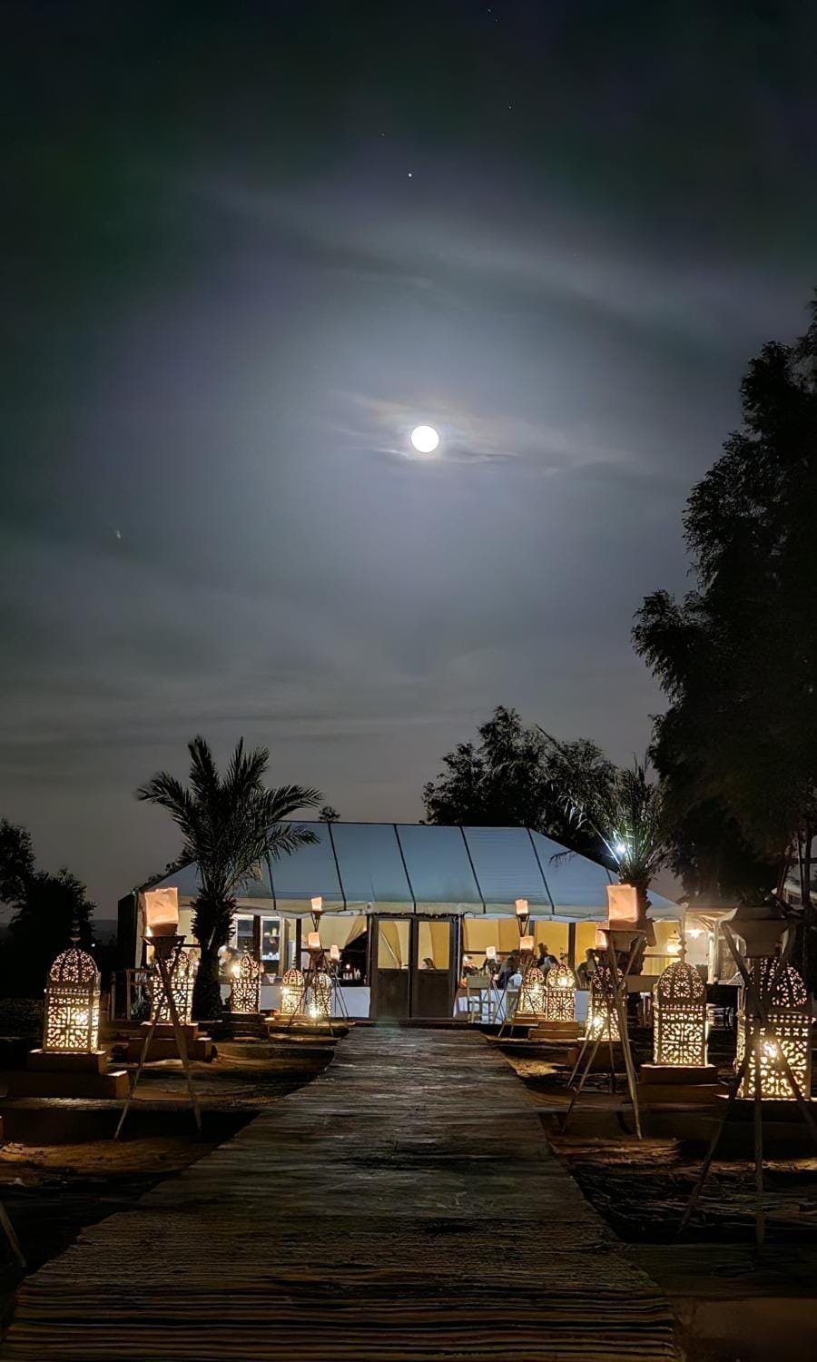 Restaurant/places to eat, Night
