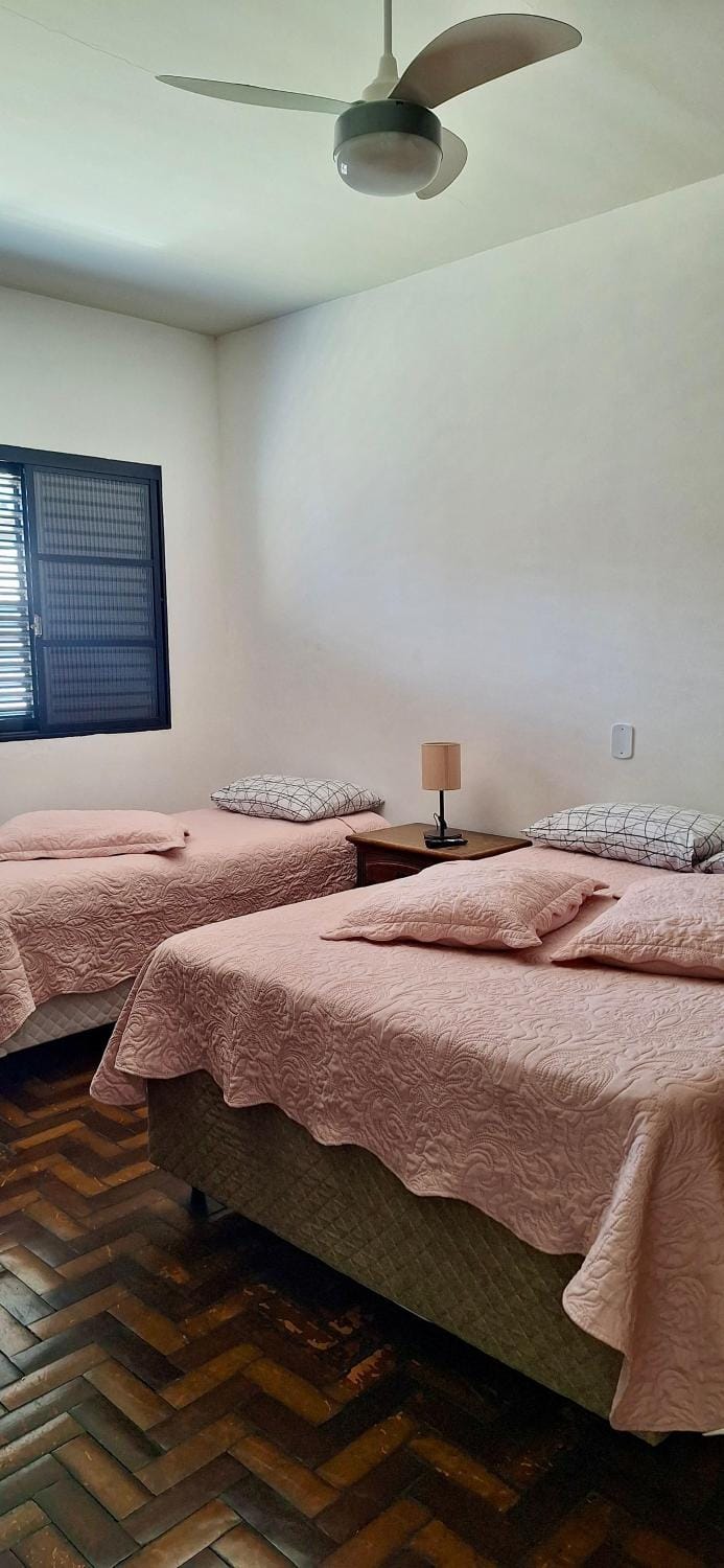 Bed, TV and multimedia, Bedroom