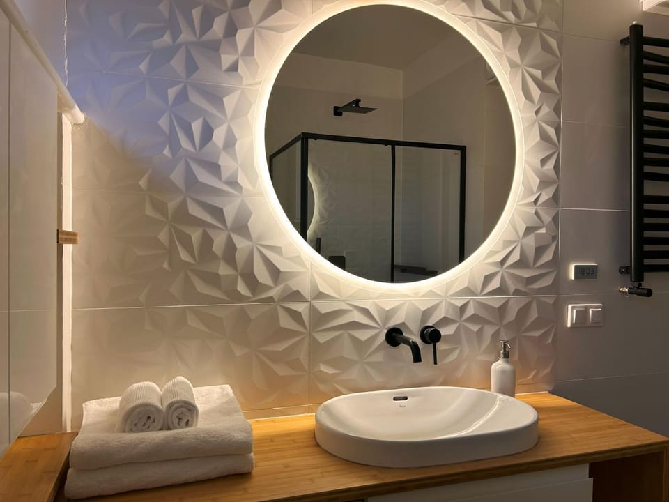 Bathroom, towels