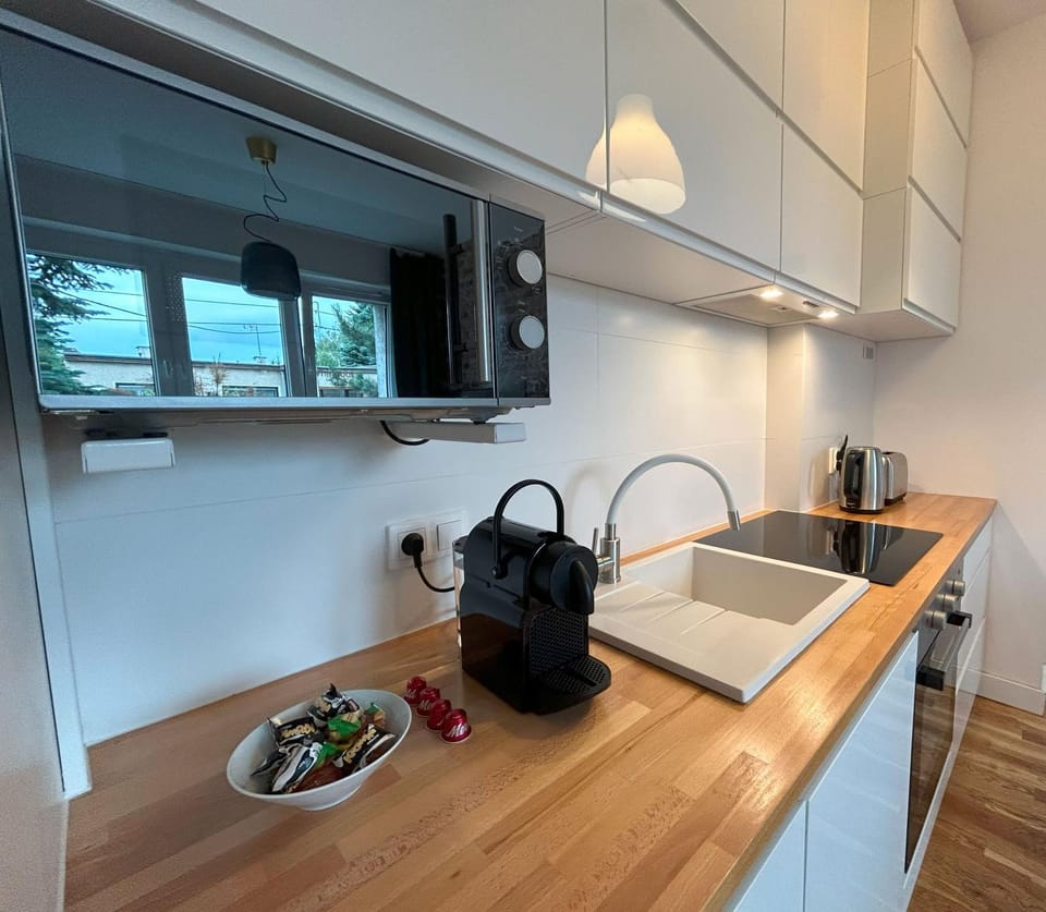 Coffee/tea facilities, Kitchen or kitchenette, stove, toaster