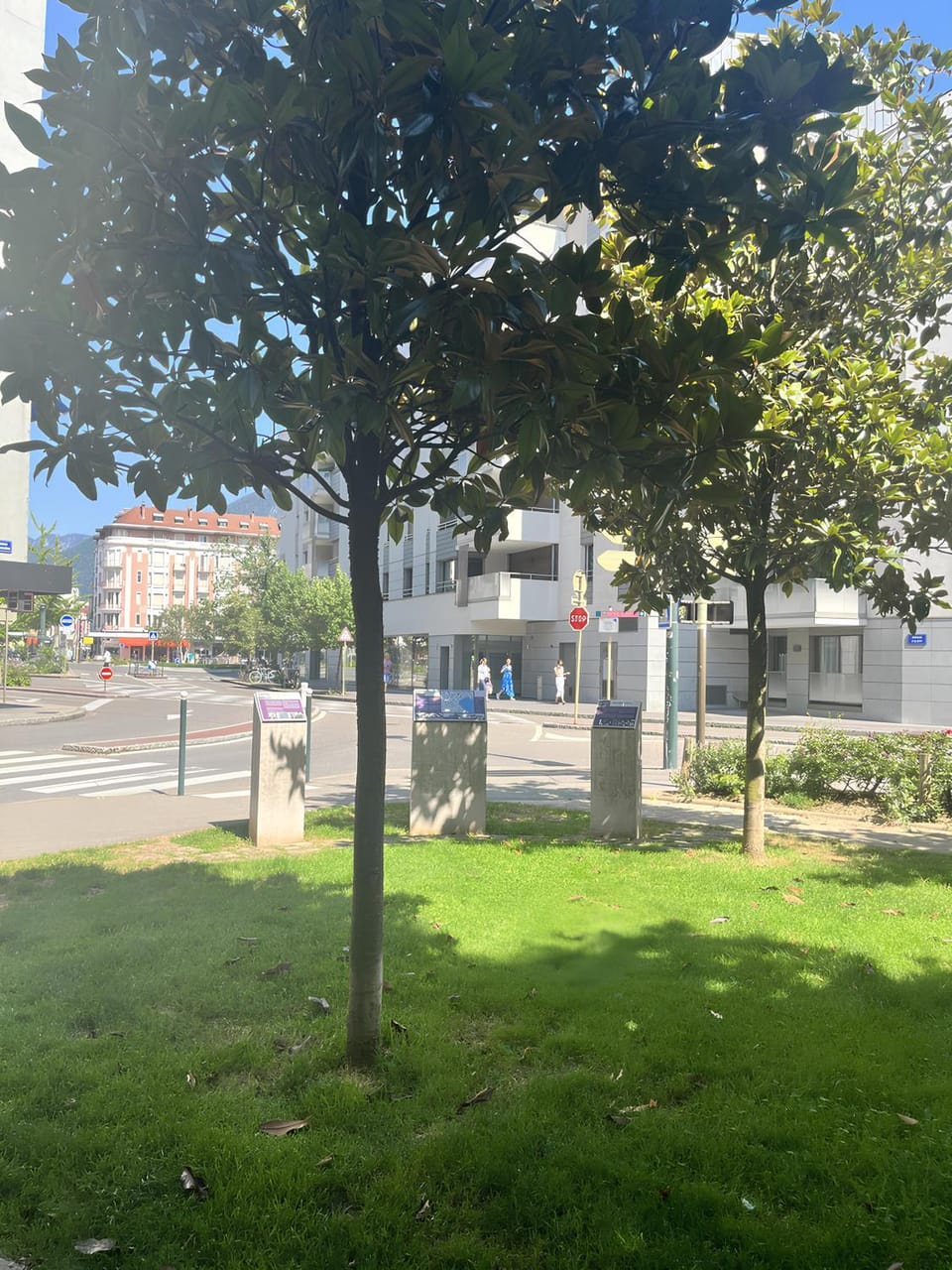 Property building, Day, Natural landscape, Garden, Garden view, Location