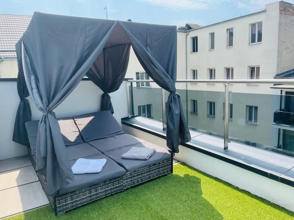 Patio, Balcony/Terrace, sunbed