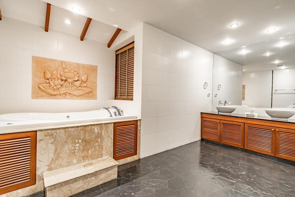 Bathroom, Bath