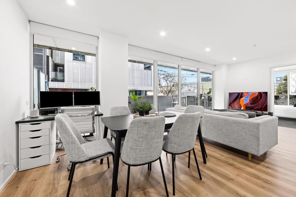 Sleek South Yarra 2-Bed with Alfresco Dining Apartment in Melbourne