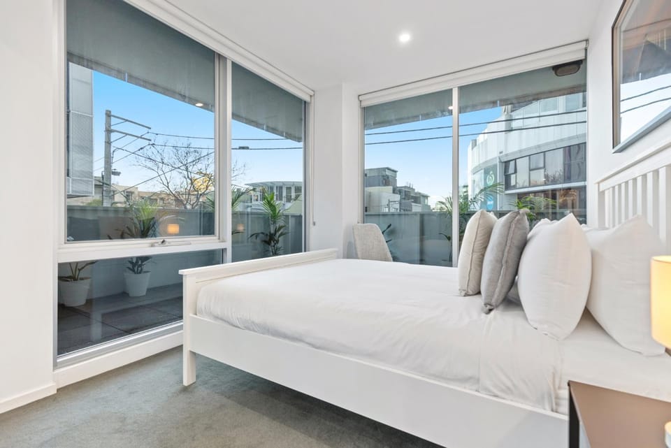 Sleek South Yarra 2-Bed with Alfresco Dining Apartment in Melbourne