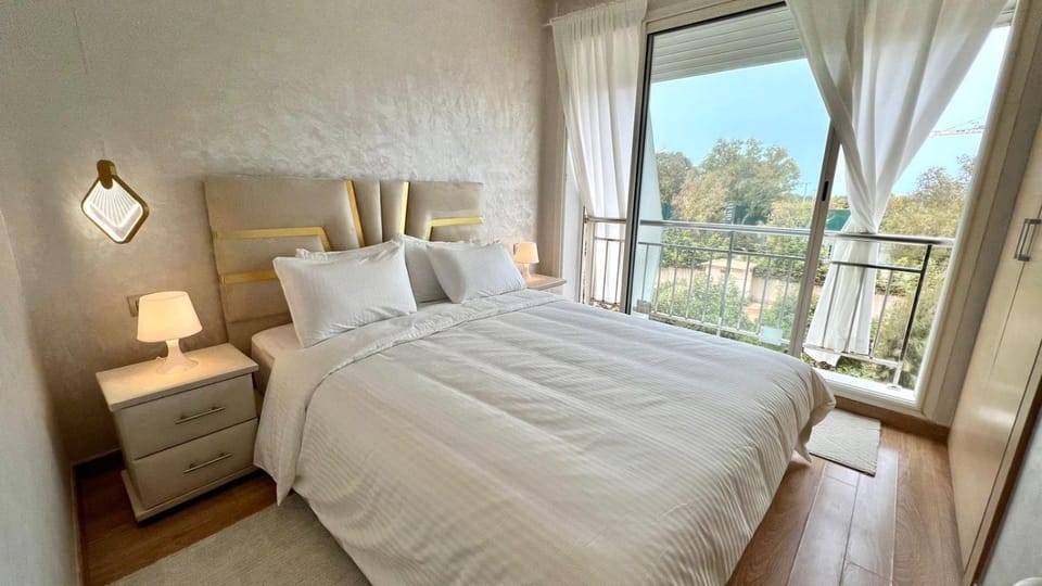 Bed, View (from property/room), Photo of the whole room, Bedroom