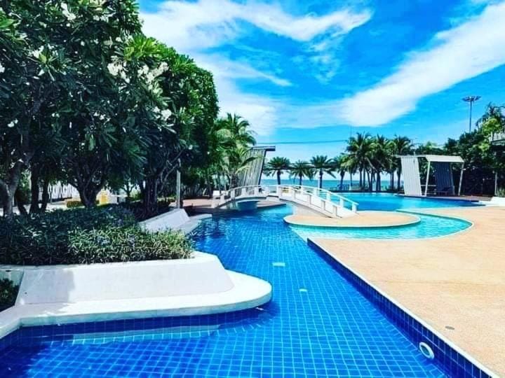 Nearby landmark, Day, Natural landscape, Aqua park, Pool view, Swimming pool, Open Air Bath, sunbed