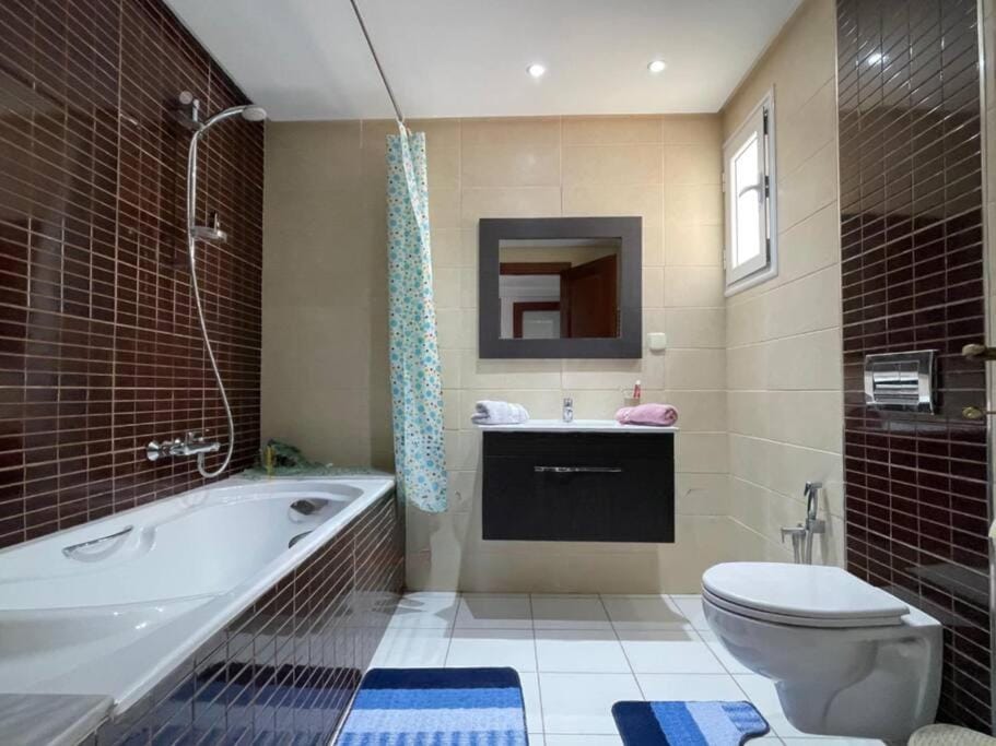 Shower, Toilet, Bathroom, Bath