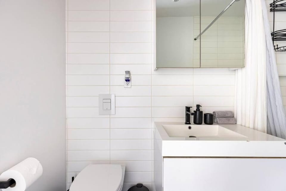 Shower, Toilet, Bathroom, Bath