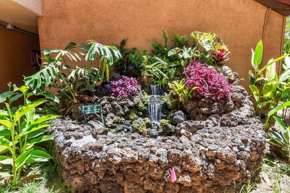 Maui Vista 2121- Remodeled 1 bedroom Kihei gem across the street from beach Apartment in Wailea