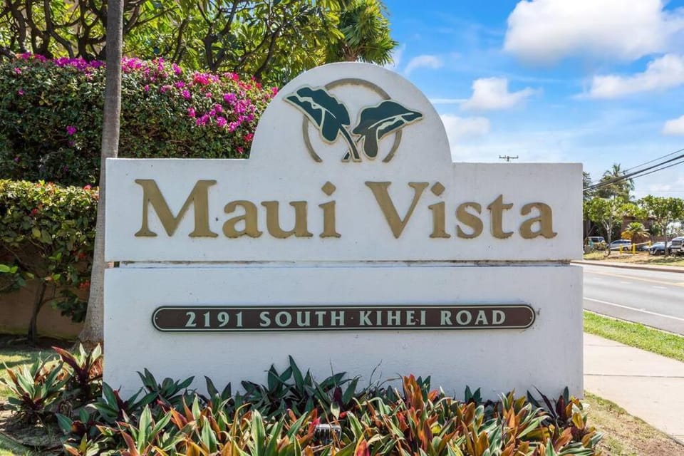 Maui Vista 2121- Remodeled 1 bedroom Kihei gem across the street from beach Apartment in Wailea