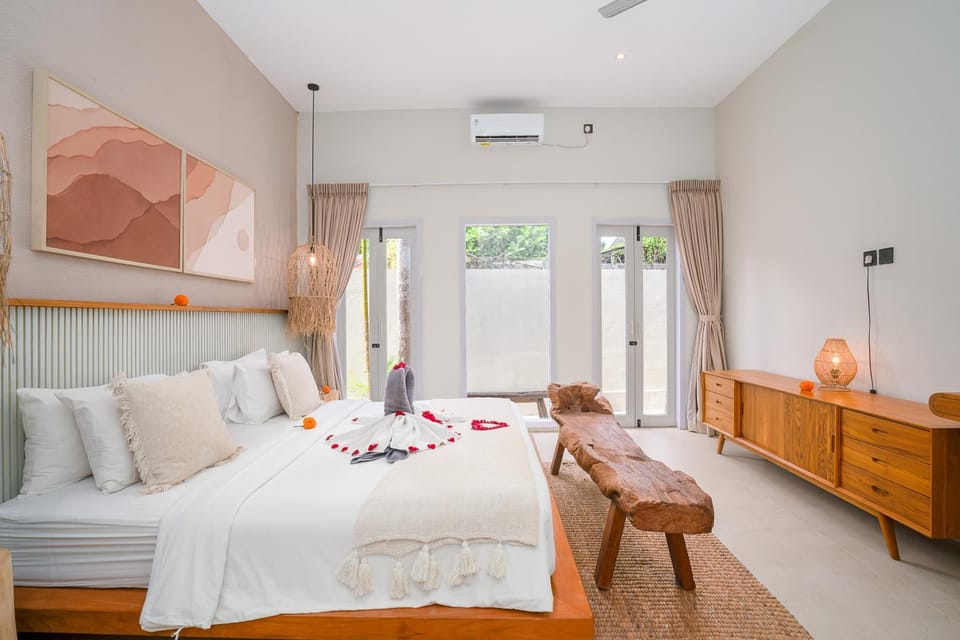 Bed, Bedroom, towels, air conditioner